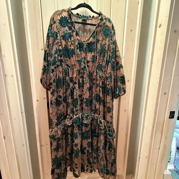 Torrid Velvet Burnout Ruffle Dress, Green/Tan, Size 3 (3X, 22/24) - Picture 5 of 11